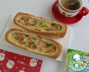 Багет запеченный с яйцом и сосисками Багет запеченный с яйцом и сосисками