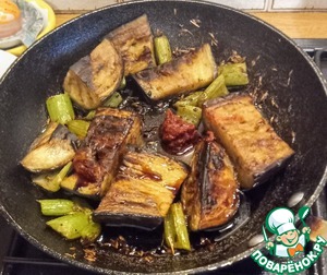 Баклажан, тушёный в остром соусе