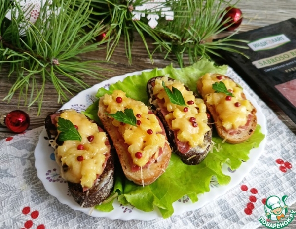 Бутерброды с сыровяленой индейкой и ананасом Бутерброды с сыровяленой индейкой и ананасом