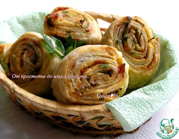 Томатно-чесночные слоеные булочки Томатно-чесночные слоеные булочки