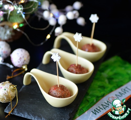 Фрикадельки из индейки в брусничном соусе Фрикадельки из индейки в брусничном соусе