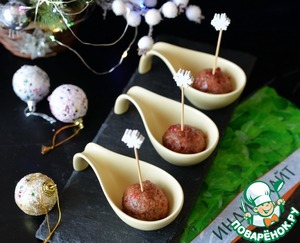 Фрикадельки из индейки в брусничном соусе Фрикадельки из индейки в брусничном соусе