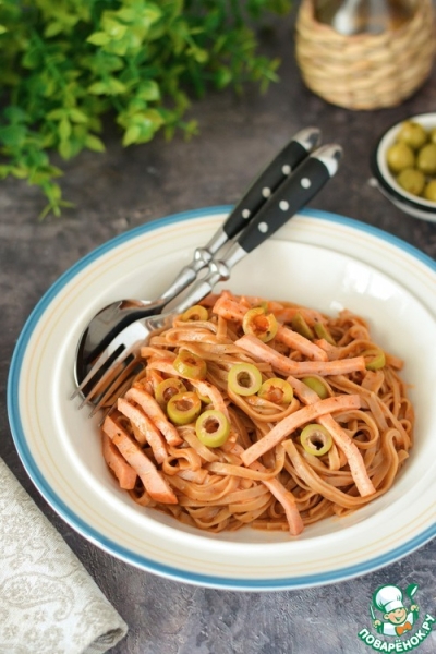 Гречневая лапша в пикантном томатном соусе Гречневая лапша в пикантном томатном соусе