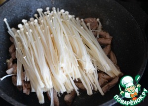 Индейка с грибами эноки Индейка с грибами эноки