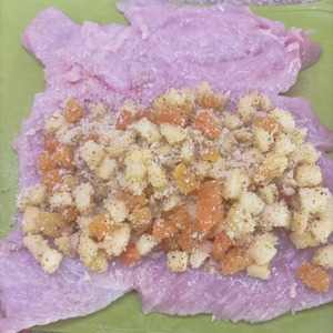 Индейка с яблоками и соусом