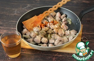 Индейка, тушеная в яблочно-томатном соусе Индейка, тушеная в яблочно-томатном соусе