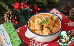 Индейка, тушеная в яблочно-томатном соусе Индейка, тушеная в яблочно-томатном соусе