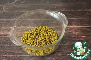 Классический "Зимний" салат с варёной колбасой