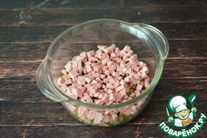 Классический "Зимний" салат с варёной колбасой