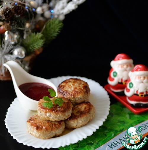 Котлеты из индейки с брусничным соусом Котлеты из индейки с брусничным соусом