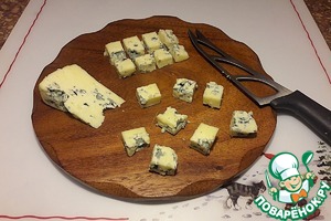 Новогодний салат мандариновый с сыровяленой индейкой