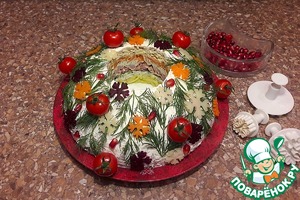 Новогодний салат с варено копченой индейкой Новогодний салат с варено копченой индейкой