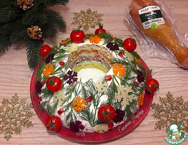 Новогодний салат с варено копченой индейкой Новогодний салат с варено копченой индейкой