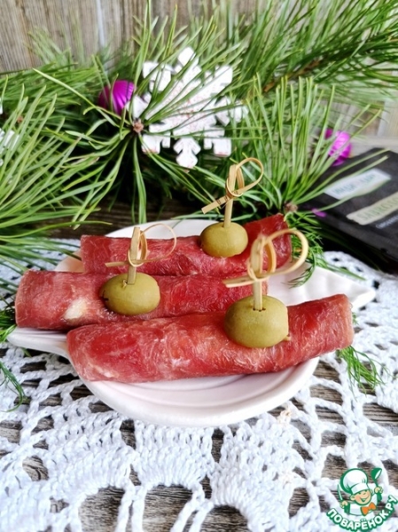 Острые рулетики из сыровяленой индейки Острые рулетики из сыровяленой индейки