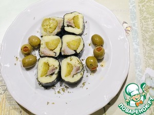 Роллы с сельдью, картофелем и соленым огурцом Роллы с сельдью, картофелем и соленым огурцом