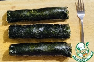 Роллы с сельдью, картофелем и соленым огурцом Роллы с сельдью, картофелем и соленым огурцом