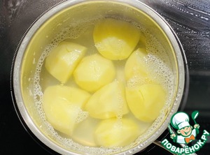 Роллы с сельдью, картофелем и соленым огурцом Роллы с сельдью, картофелем и соленым огурцом