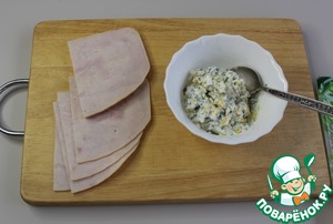 Рулетики из ветчины с сырной начинкой