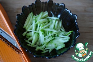 Салат из индейки и огурцов по-восточному Салат из индейки и огурцов по-восточному