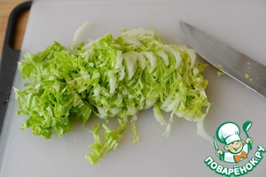 Салат с копчёной индейкой и пекинской капустой