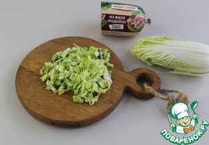 Салат с пекинской капустой и колбасой