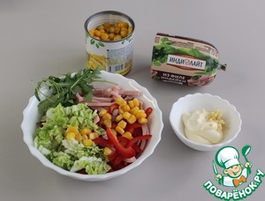 Салат с пекинской капустой и колбасой