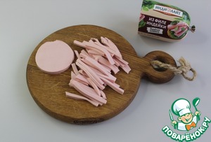 Салат с пекинской капустой и колбасой