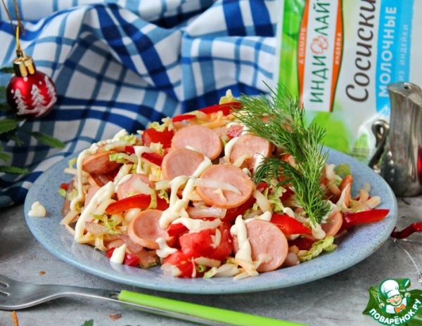 Салат с жаренными сосисками Салат с жаренными сосисками