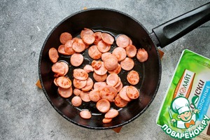 Салат с жаренными сосисками Салат с жаренными сосисками