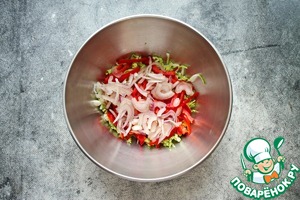 Салат с жаренными сосисками Салат с жаренными сосисками