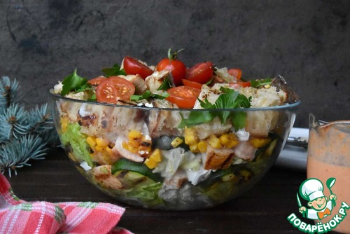 Салат с жареной индейкой и томатной заправкой Салат с жареной индейкой и томатной заправкой