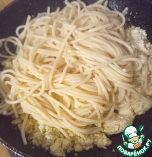 Спагетти с тофу, чесноком и лимоном