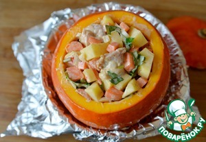 Тыква, фаршированная овощным рагу с индейкой