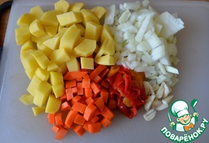 Тыква, фаршированная овощным рагу с индейкой