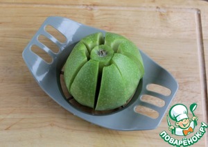 Голень индейки с яблоками