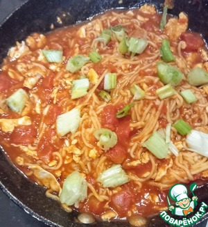 Лапша с яйцом в томатном соусе Лапша с яйцом в томатном соусе