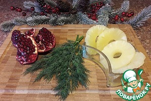 Новогодний салат с ананасами и индейкой