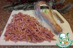 Новогодний салат с ананасами и индейкой