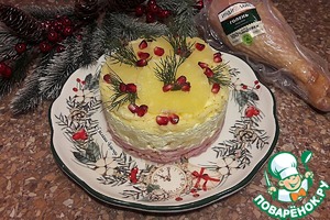 Новогодний салат с ананасами и индейкой