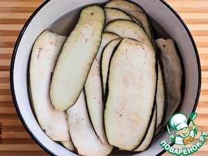 Салат с баклажанами и индейкой