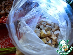 Салат с индейкой и хрустящими баклажанами Салат с индейкой и хрустящими баклажанами