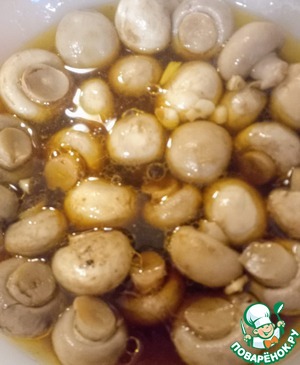 Салат с маринованными грибами Салат с маринованными грибами