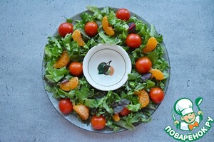 Салат венок с сыровяленой индейкой Салат венок с сыровяленой индейкой