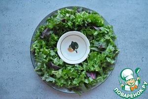 Салат венок с сыровяленой индейкой Салат венок с сыровяленой индейкой