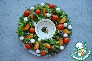 Салат венок с сыровяленой индейкой Салат венок с сыровяленой индейкой