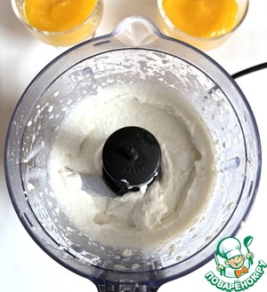 Творожно-кокосовый десерт с манго