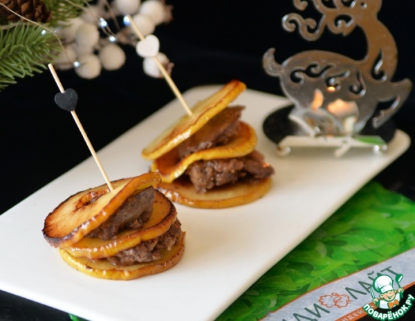 Закусочный мильфей из яблок с печенью Закусочный мильфей из яблок с печенью