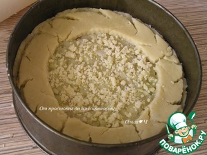 Мясной пирог с рисом, луком, яблоками