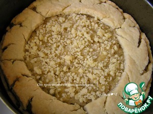 Мясной пирог с рисом, луком, яблоками