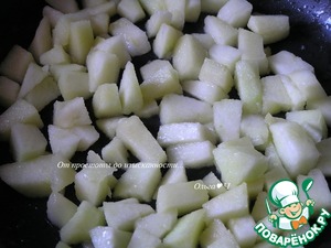 Мясной пирог с рисом, луком, яблоками